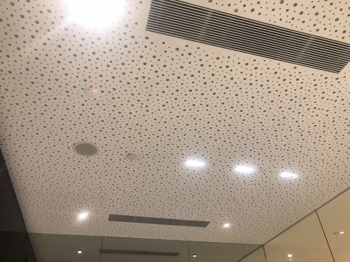 马来西亚奔驰4S店吊顶01